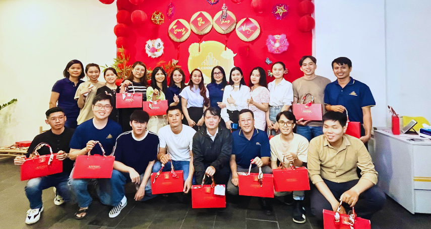 A-connection-Toàn thể công ty cùng nhau chụp ảnh kỷ niệm