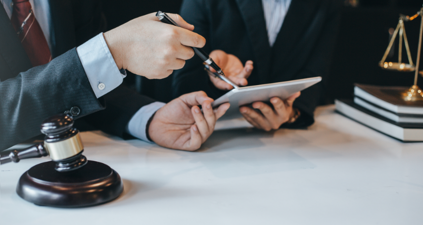 A-connection - Luật sư đang tư vấn hoặc hình ảnh báo cáo môi trường.
