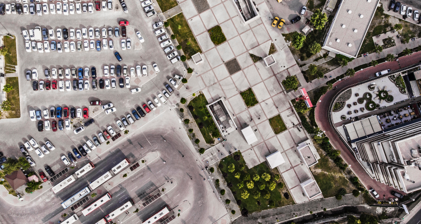 Service businesses should choose business premises with ample space.