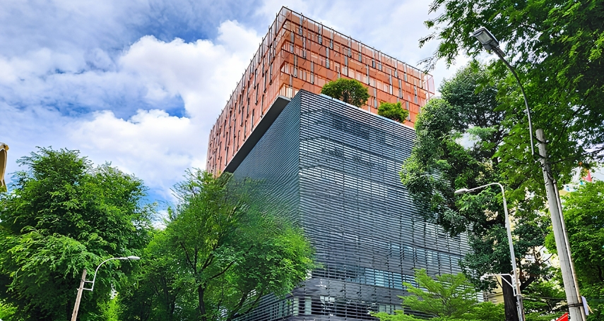 Tòa nhà President Place Tower xanh mát tại Quận 1